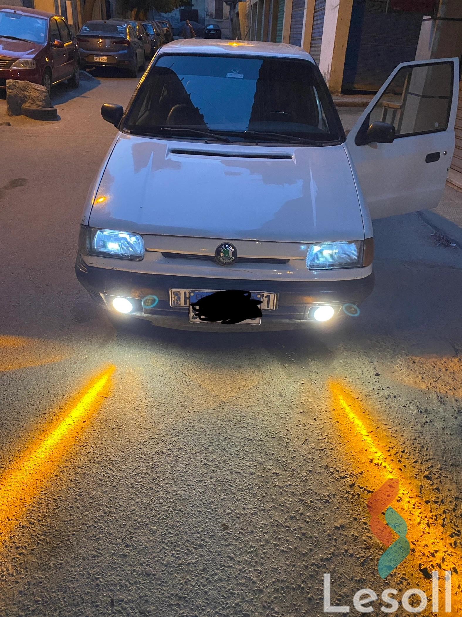 سكودا فيلسيا مانيوال مستعملة أبيض موديل 1996 - صورة 2