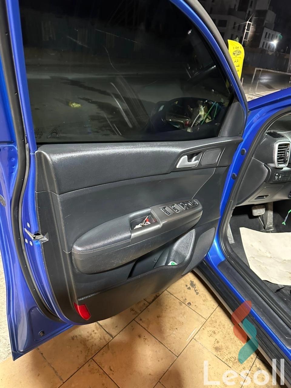 كيا سبورتاج اوتوماتك مستعملة أزرق موديل 2021 - صورة 4