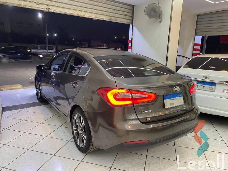 كيا سيراتو مانيوال مستعملة أسود موديل 2015 - صورة 3