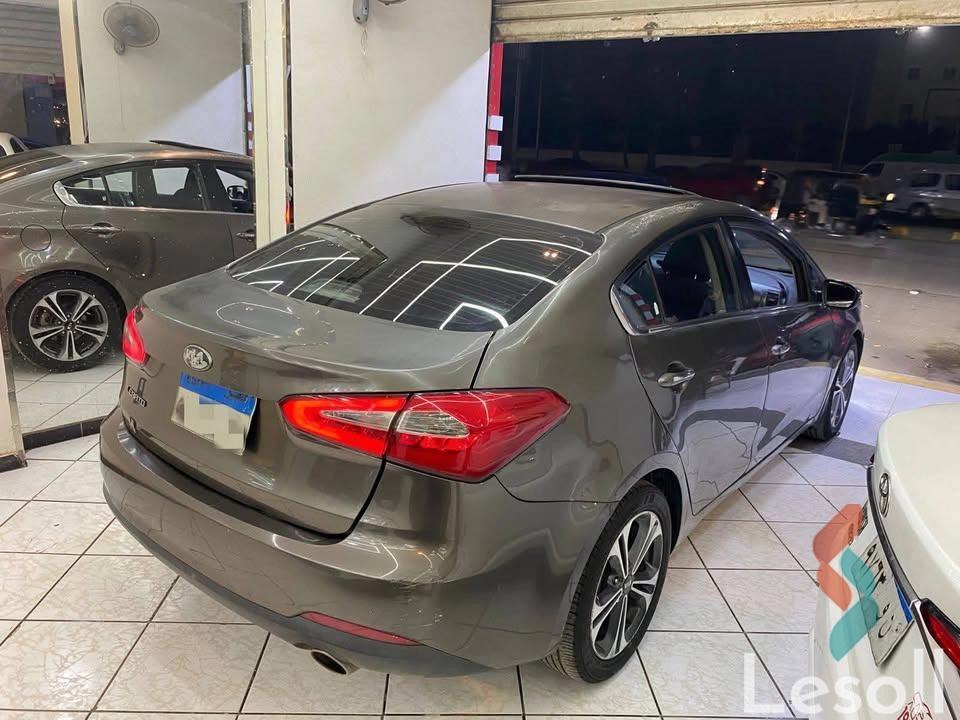 كيا سيراتو مانيوال مستعملة أسود موديل 2015 - صورة 4