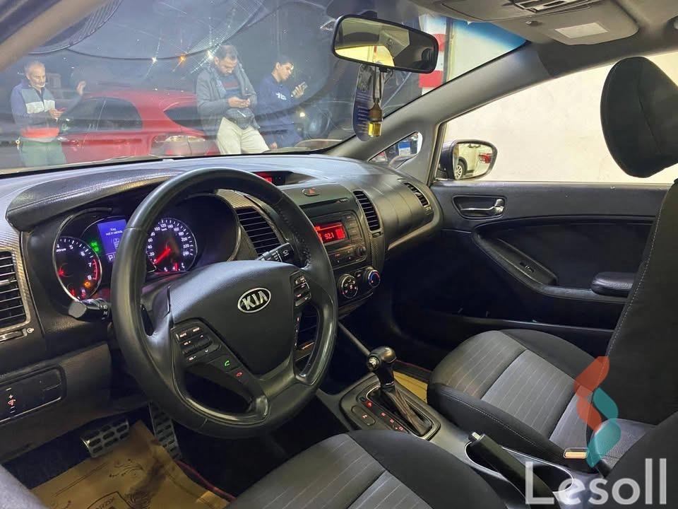 كيا سيراتو مانيوال مستعملة أسود موديل 2015 - صورة 2