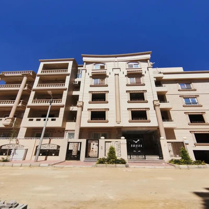 Apartment for sale with an data.area 195 meters and 3 data.rooms in  Cheikh Zayed Giza  - Image 3