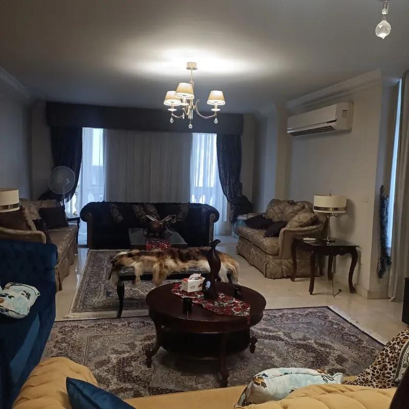 شقة للبيع بمساحة 270 متر و 3 غرف في  الجيزة