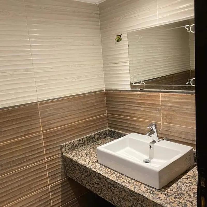 مطعم للبيع بمساحة 120 متر في الجيزة 