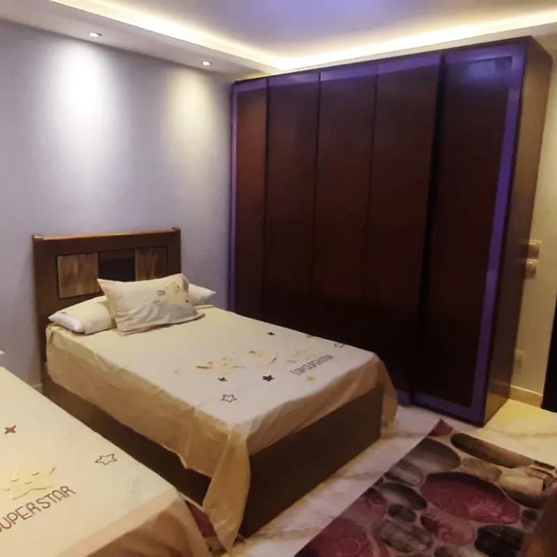 شقة للبيع بمساحة 200 متر و 3 غرف في  الجيزة