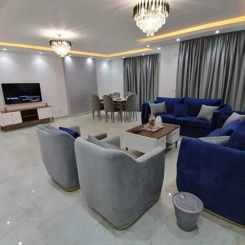 شقة للبيع بمساحة 220 متر و 3 غرف في المهندسين الجيزة - كل الصور