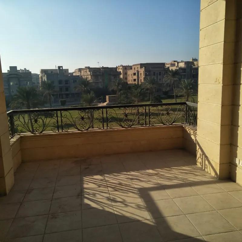 فيلا للبيع بمساحة 615 متر و 9 غرف في  القاهرة