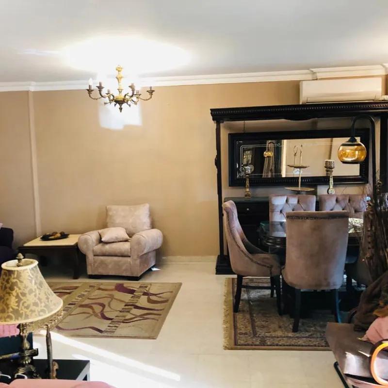 شقة للبيع بمساحة 215 متر و 3 غرف في المقطم القاهرة