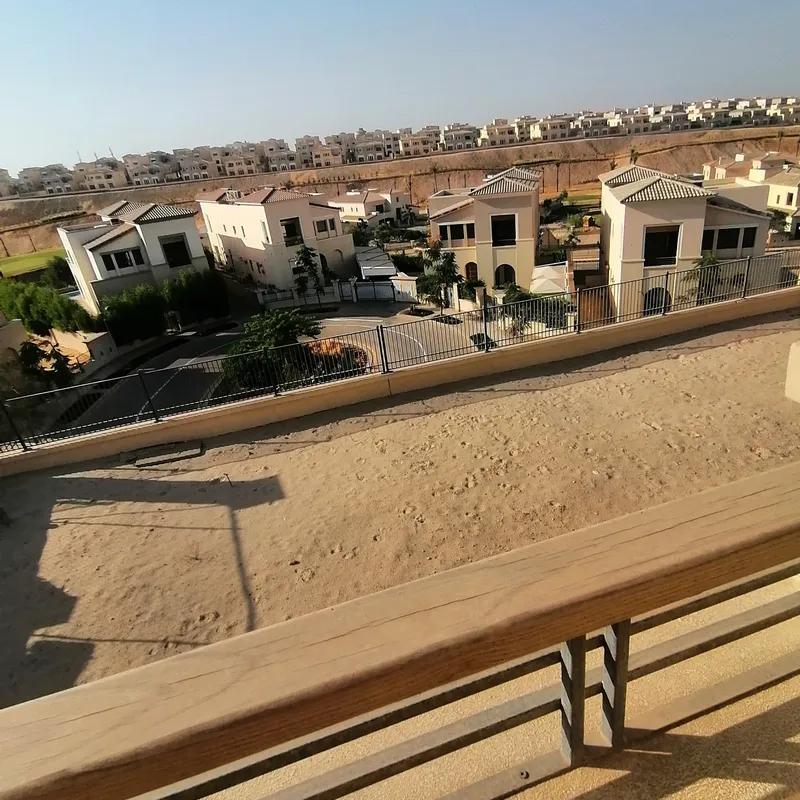 فيلا للبيع بمساحة 460 متر و 5 غرف في المقطم القاهرة