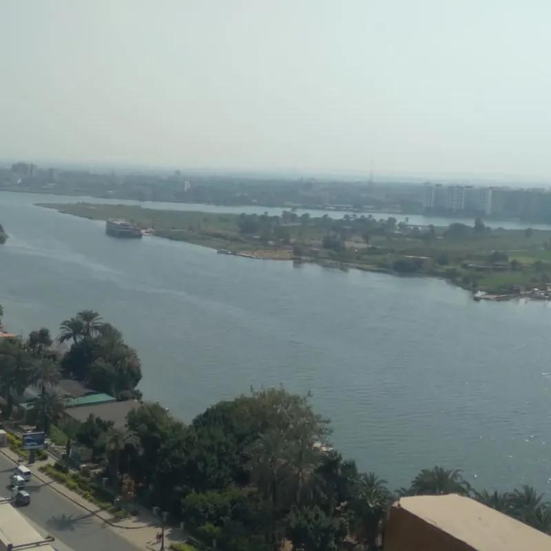 شقة للبيع بمساحة 210 متر و 3 غرف في  القاهرة - صورة 3