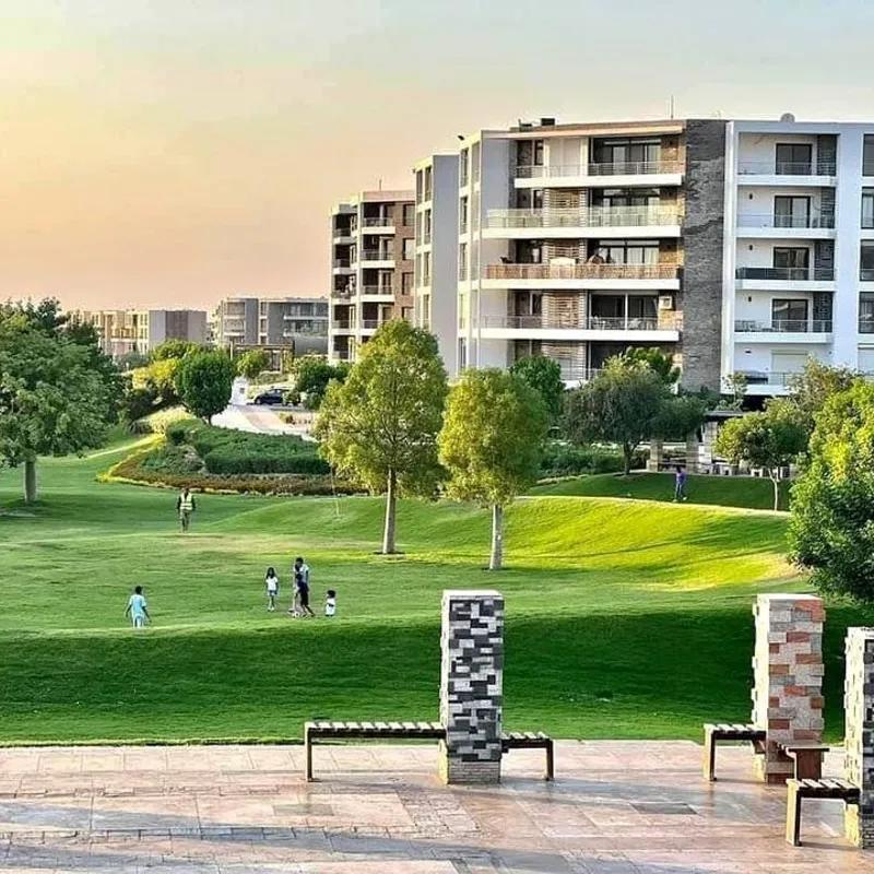 شقة بحديقة للبيع بمساحة 165 متر و 3 غرف في مدينة نصر القاهرة