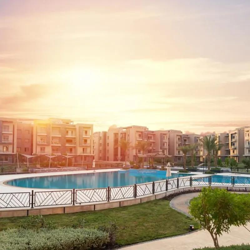 شقة بحديقة للبيع بمساحة 139 متر و غرفتان في التجمع الخامس القاهرة - صورة 3