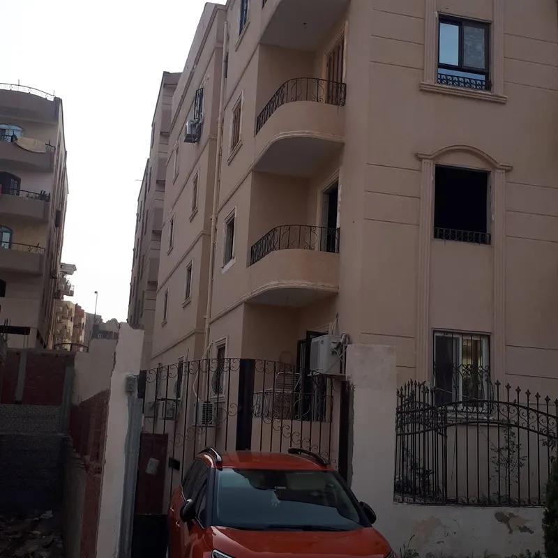 شقة للبيع بمساحة 525 متر و 6 غرف في العبور القاهرة - صورة 3