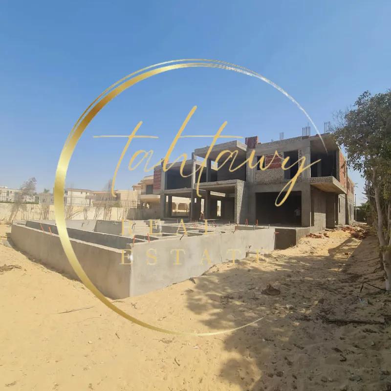 فيلا للبيع بمساحة 1,900 متر و 10 غرف في العبور القليوبية