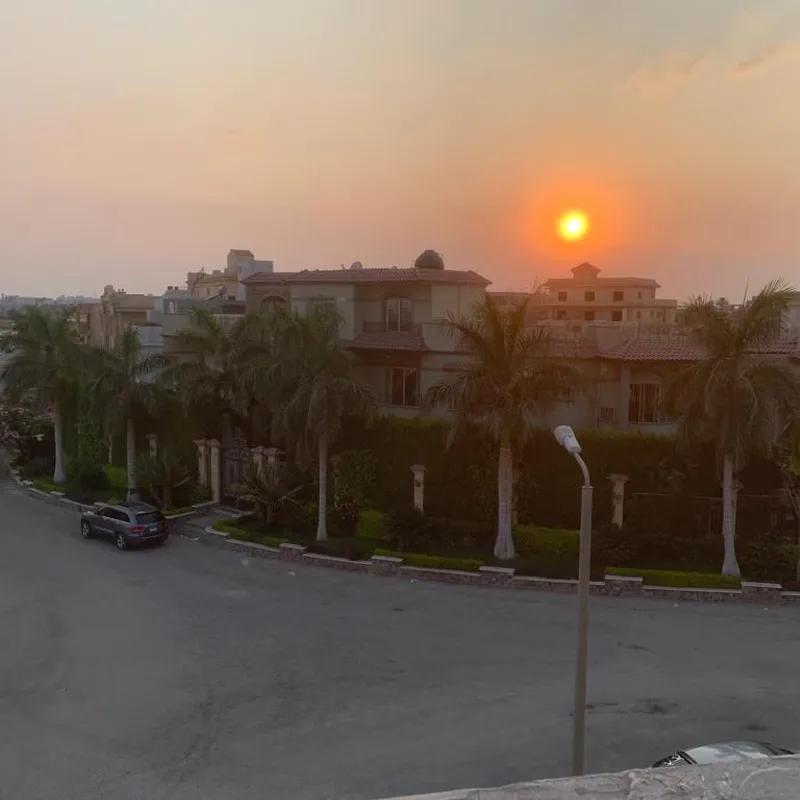 فيلا للبيع بمساحة 1,600 متر و 8 غرف في العبور القليوبية