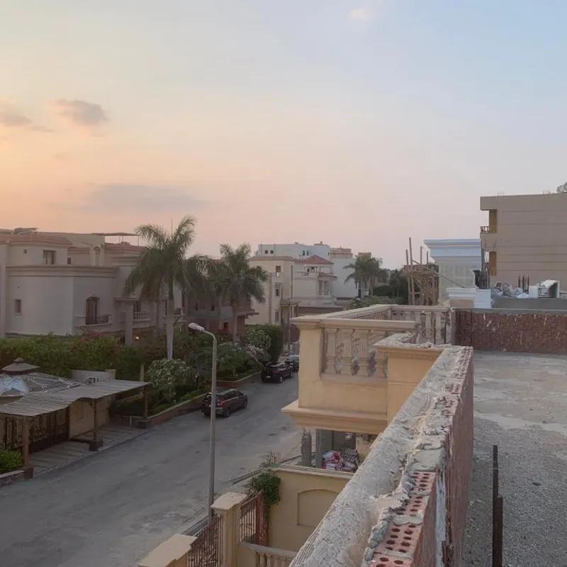 فيلا للبيع بمساحة 1,600 متر و 8 غرف في العبور القليوبية