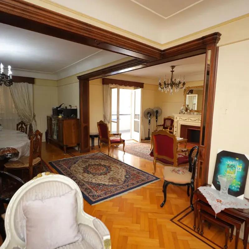 شقة للبيع بمساحة 210 متر و 4 غرف في  الاسكندرية