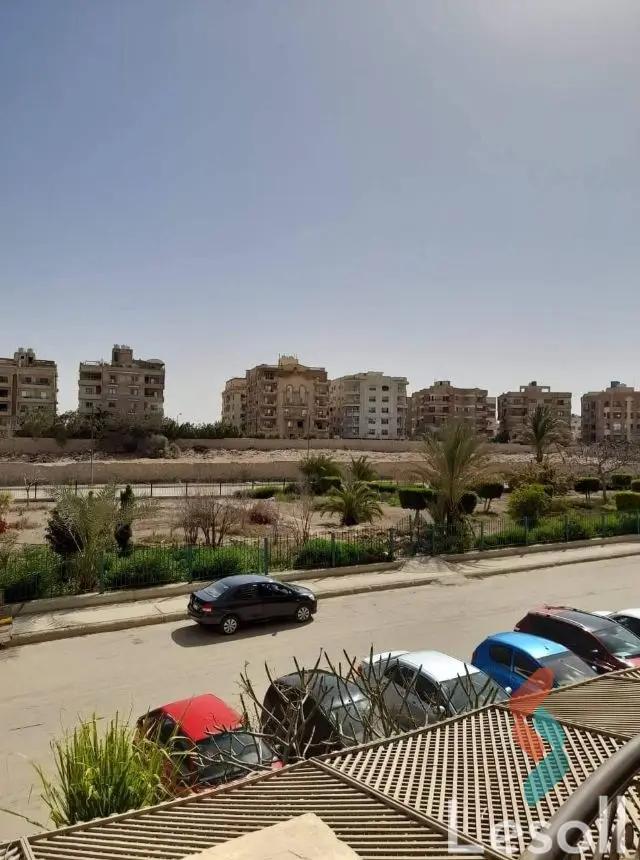 شقة للبيع بمساحة 200 متر و 4 غرف في المقطم القاهرة - صورة 4