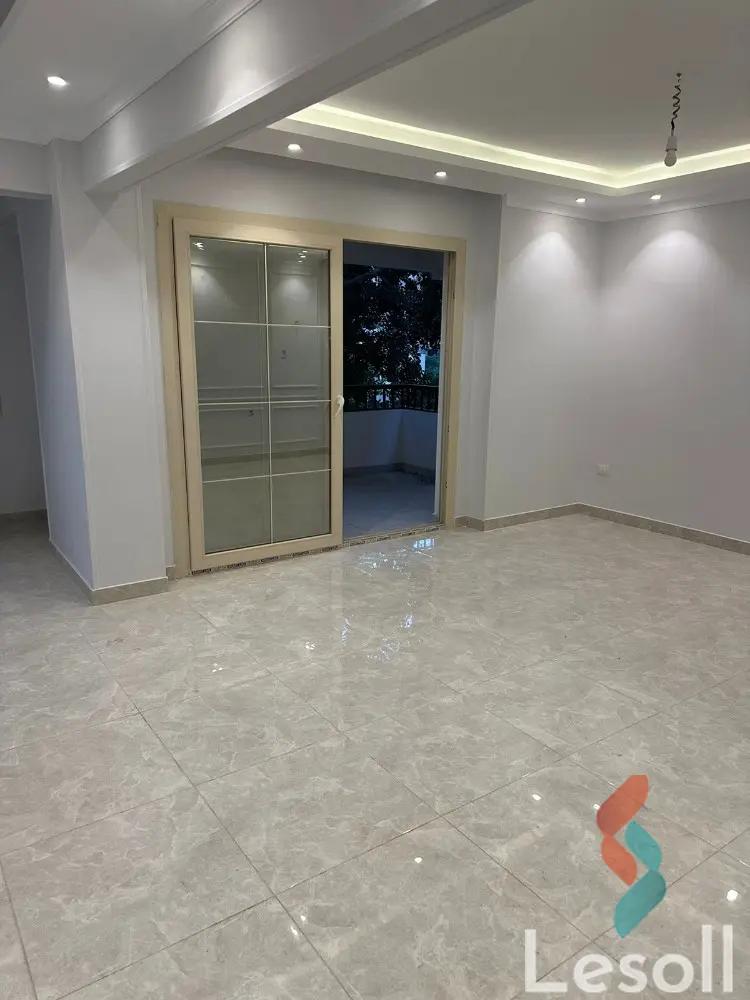 شقة للبيع بمساحة 202 متر و 3 غرف في المقطم القاهرة - صورة 3