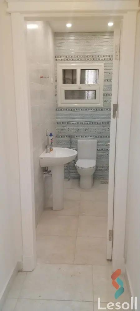 شقة للبيع بمساحة 180 متر و 3 غرف في التجمع الخامس القاهرة - صورة 2