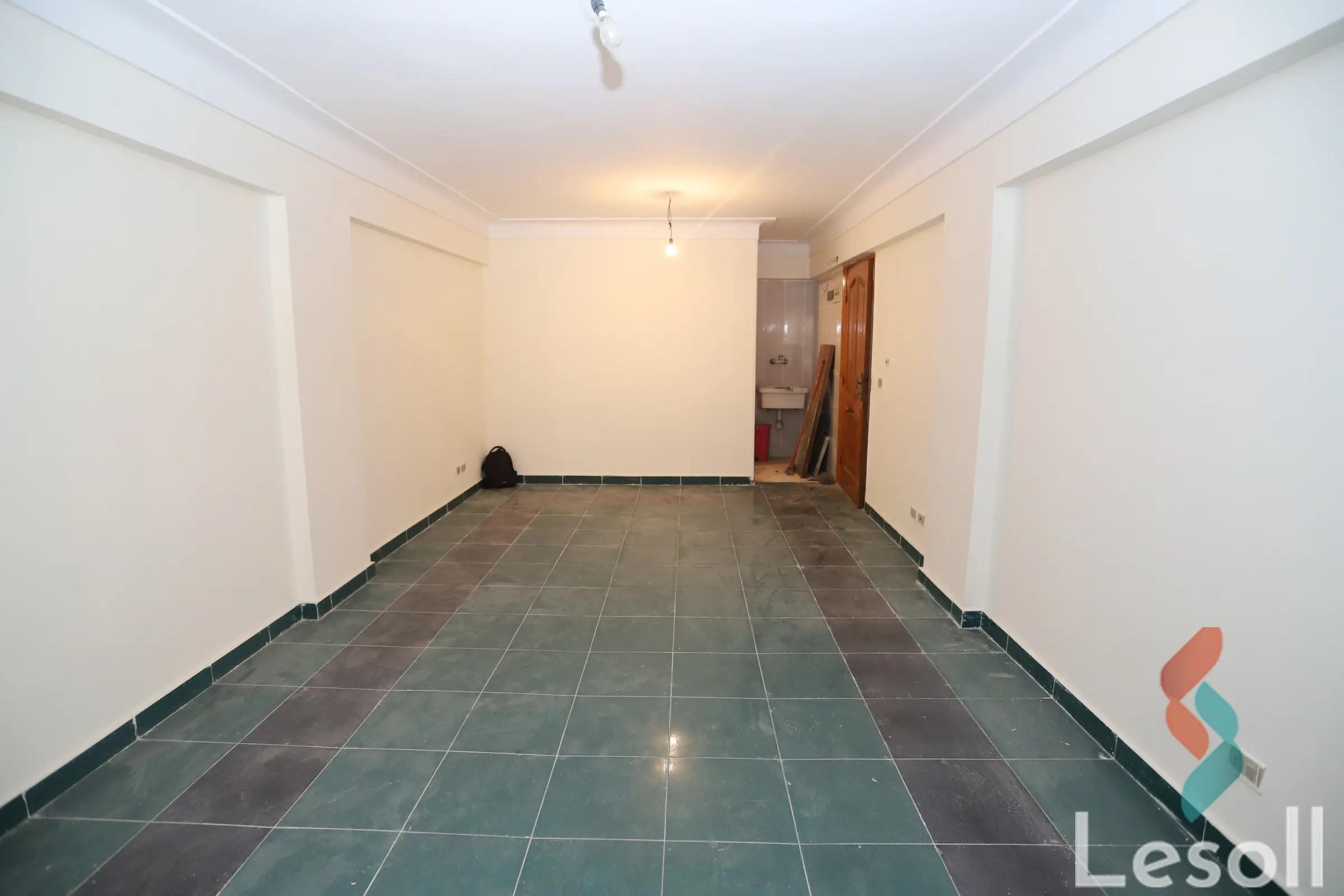 عياده للايجار السنوي بمساحة 50 متر في كامب شيزار الاسكندرية 