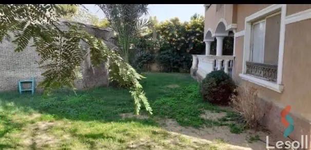 فيلا للبيع بمساحة 964 متر و 4 غرف في  مدينة الشروق القاهرة