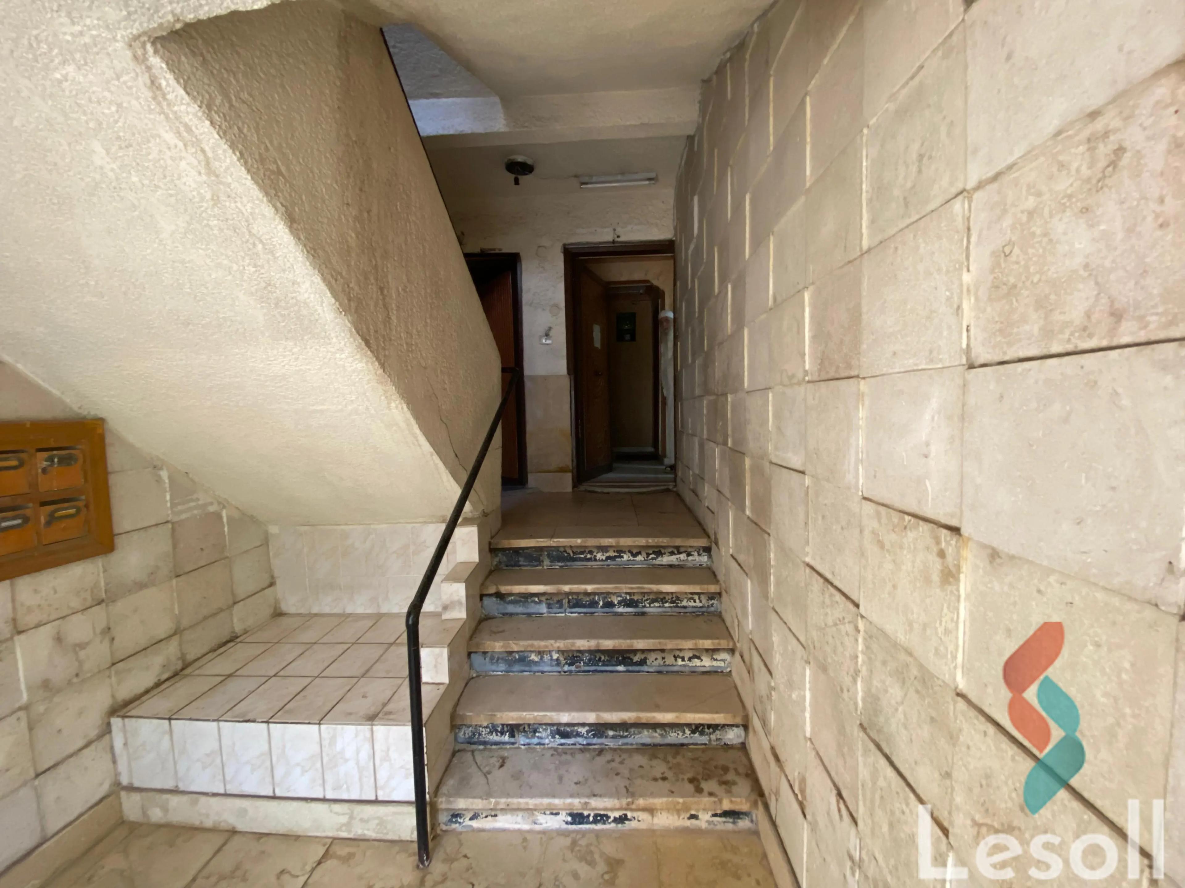 شقة للبيع بمساحة 132 متر و 5 غرف في  النزهة القاهرة - صورة 3