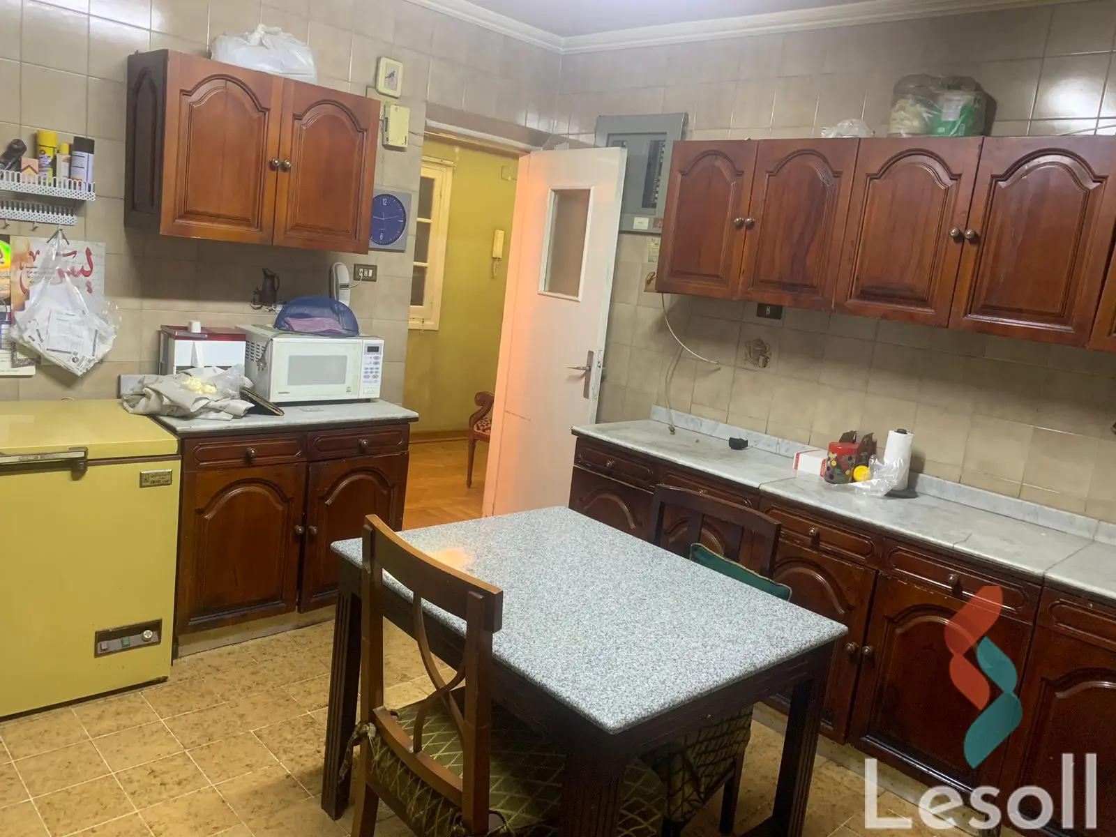 شقة للبيع بمساحة 220 متر و 3 غرف في  الدقى الجيزة