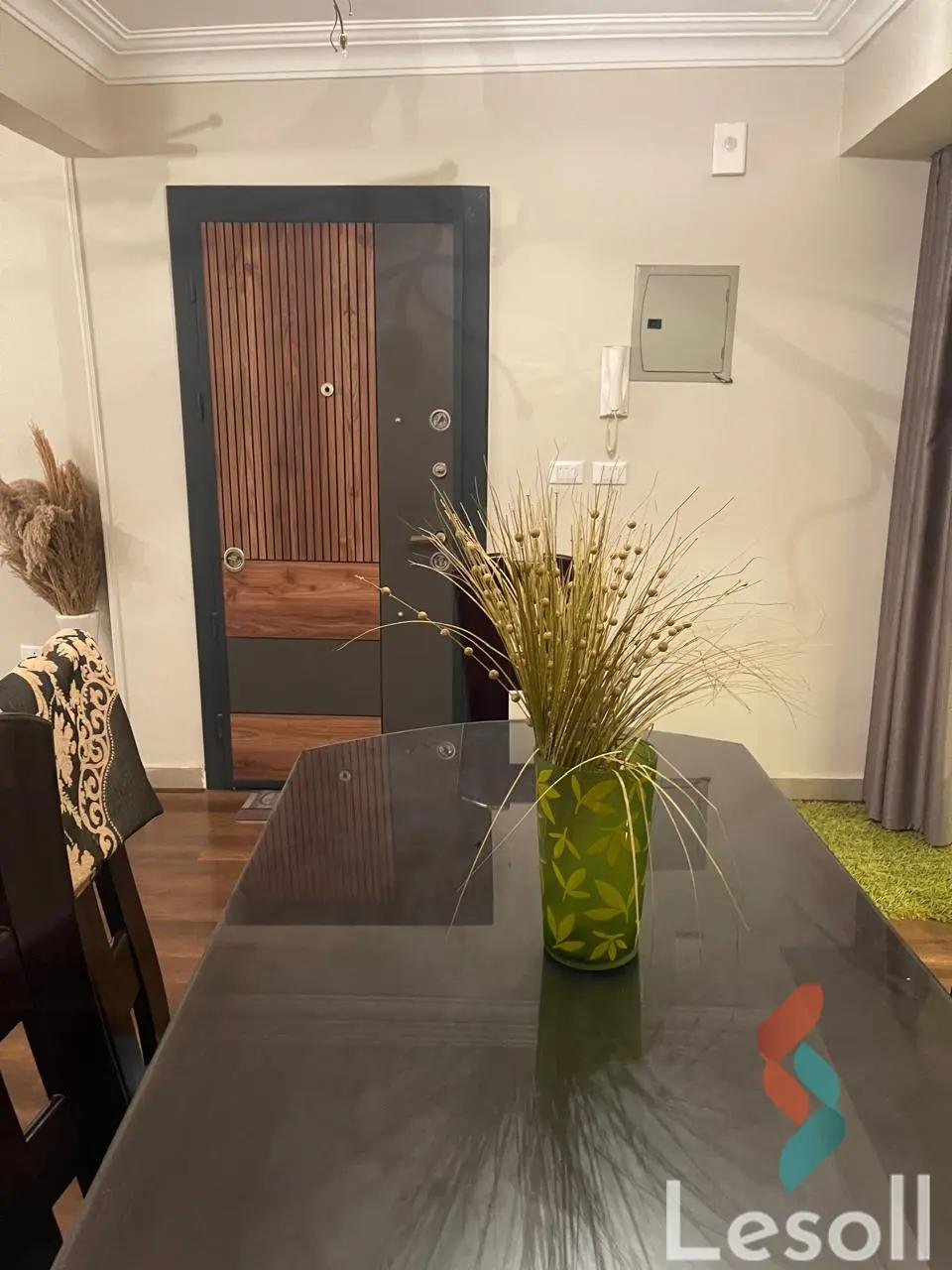 شقة للبيع بمساحة 160 متر و 4 غرف في  المقطم القاهرة - صورة 2