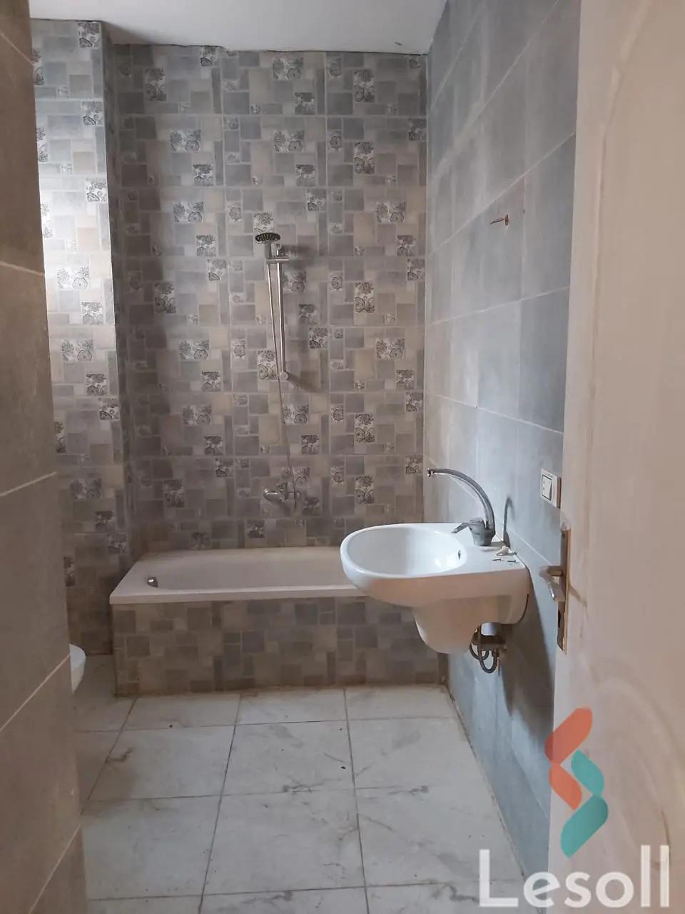 شقة للبيع بمساحة 180 متر و 3 غرف في  التجمع الخامس القاهرة - صورة 4