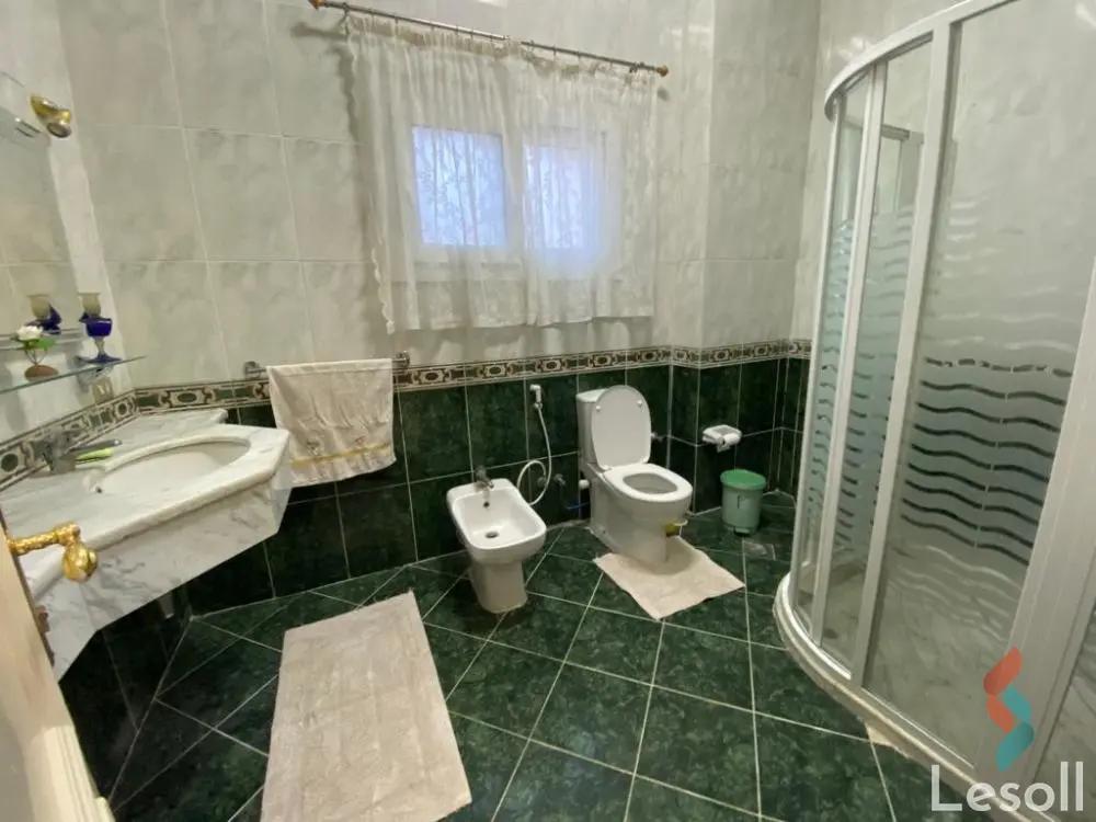 شقة بحديقة للبيع بمساحة 120 متر و غرفتان في العجمي الاسكندرية