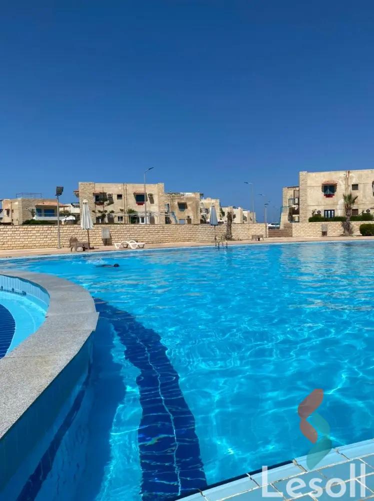 شقة بحديقة للبيع بمساحة 85 متر و غرفتان في العلمين مطروح