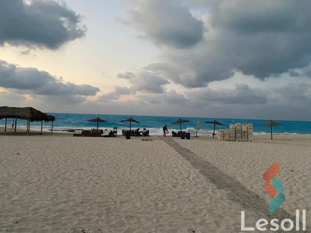 شقة بحديقة للبيع بمساحة 85 متر و غرفتان في العلمين مطروح