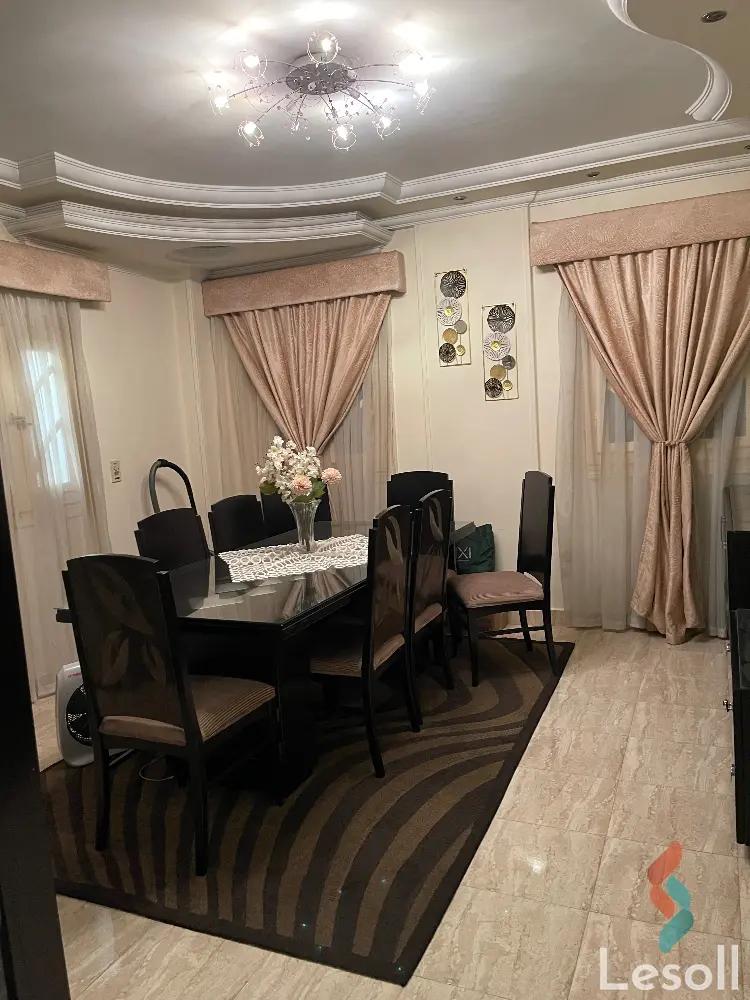 شقة بحديقة للبيع بمساحة 200 متر و 3 غرف في المقطم القاهرة