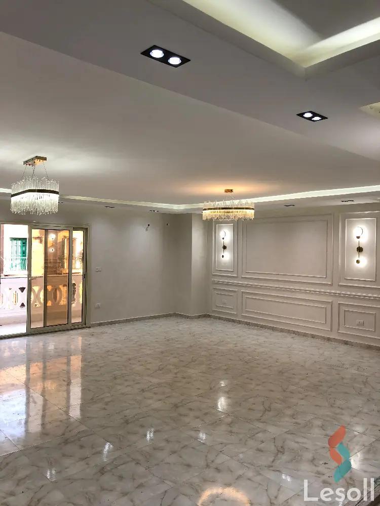 شقة للبيع بمساحة 230 متر و 3 غرف في العجوزة الجيزة