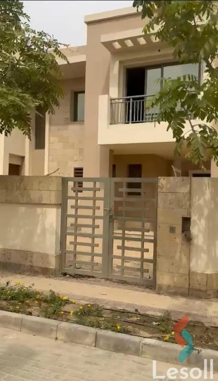 تاون هاوس للبيع بمساحة 240 متر و 4 غرف في  التجمع الخامس القاهرة