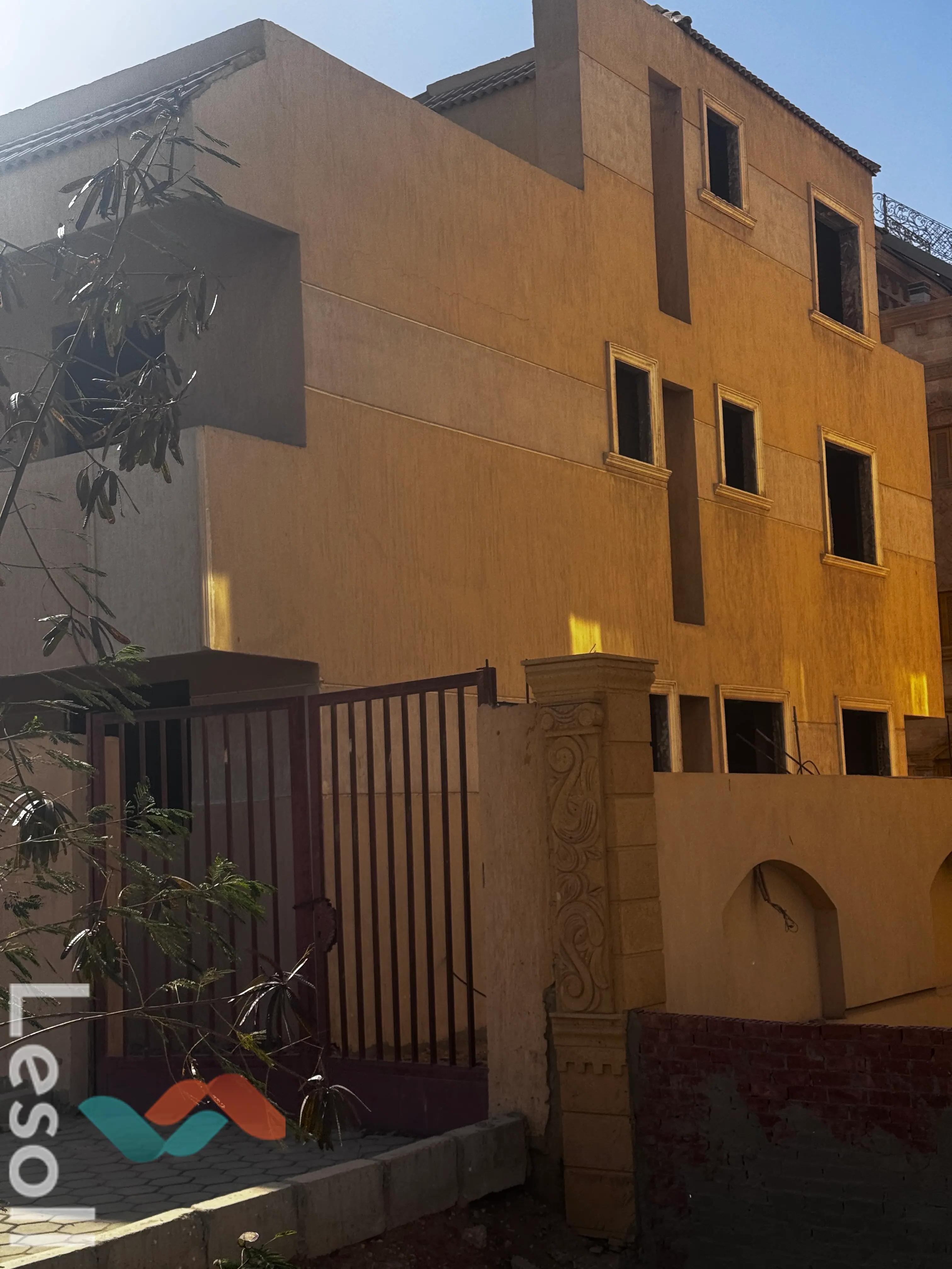 Twin house for sale with an area 300 meters and 5 rooms in  Shorouk Cairo  - All Images