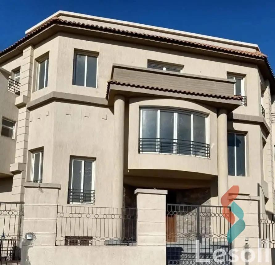 فيلا للبيع بمساحة 1,100 متر و 10 غرف في  الشيخ زايد الجيزة