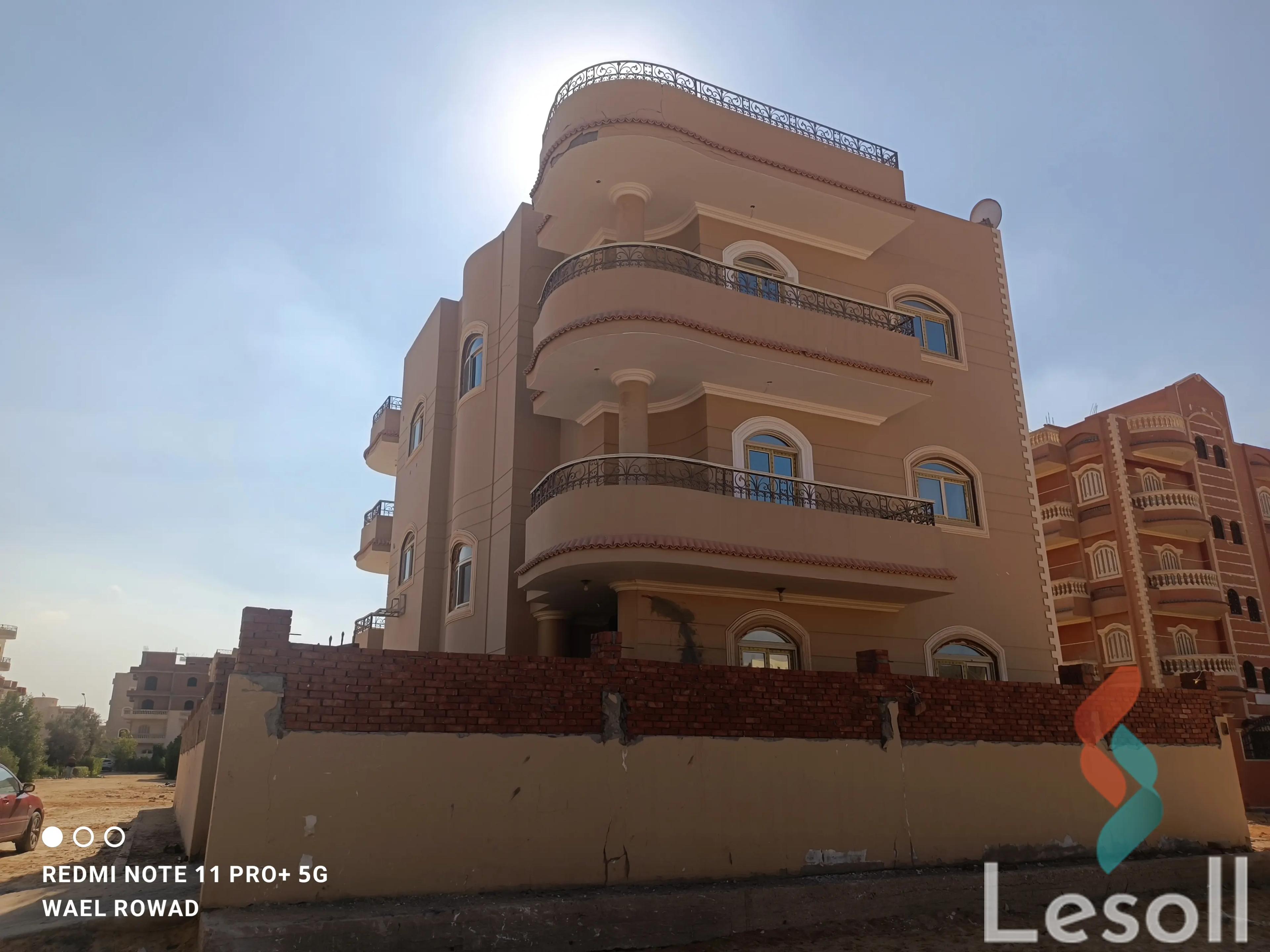 فيلا للبيع بمساحة 300 متر و 7 غرف في  العاشر من رمضان الشرقية