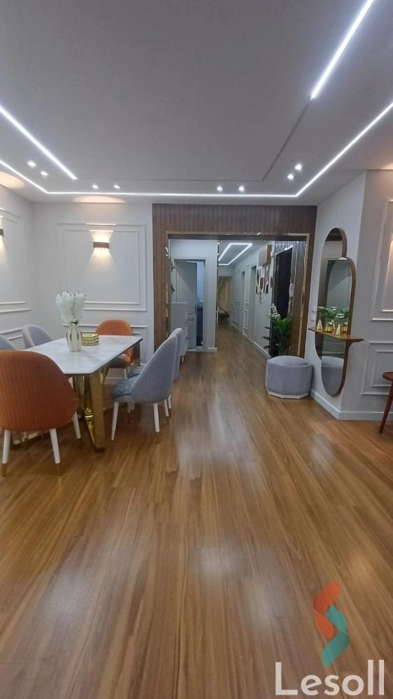 شقة للبيع بمساحة 200 متر و 4 غرف في  مدينتي القاهرة