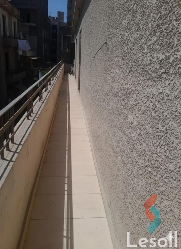 شقة للبيع بمساحة 185 متر و غرفتان في  عباسية القاهرة