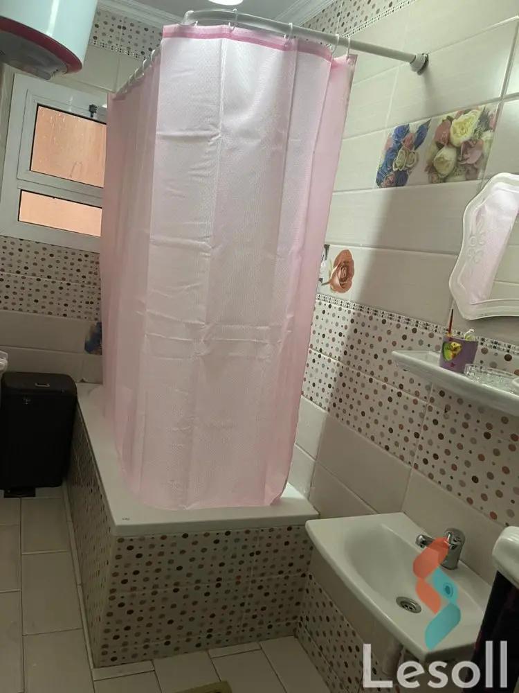 شقة للايجار الشهري بمساحة 130 متر و غرفتان في فيصل الجيزة