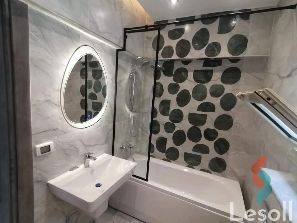 شقة للبيع بمساحة 260 متر و 6 غرف في  مصر الجديدة القاهرة - صورة 4