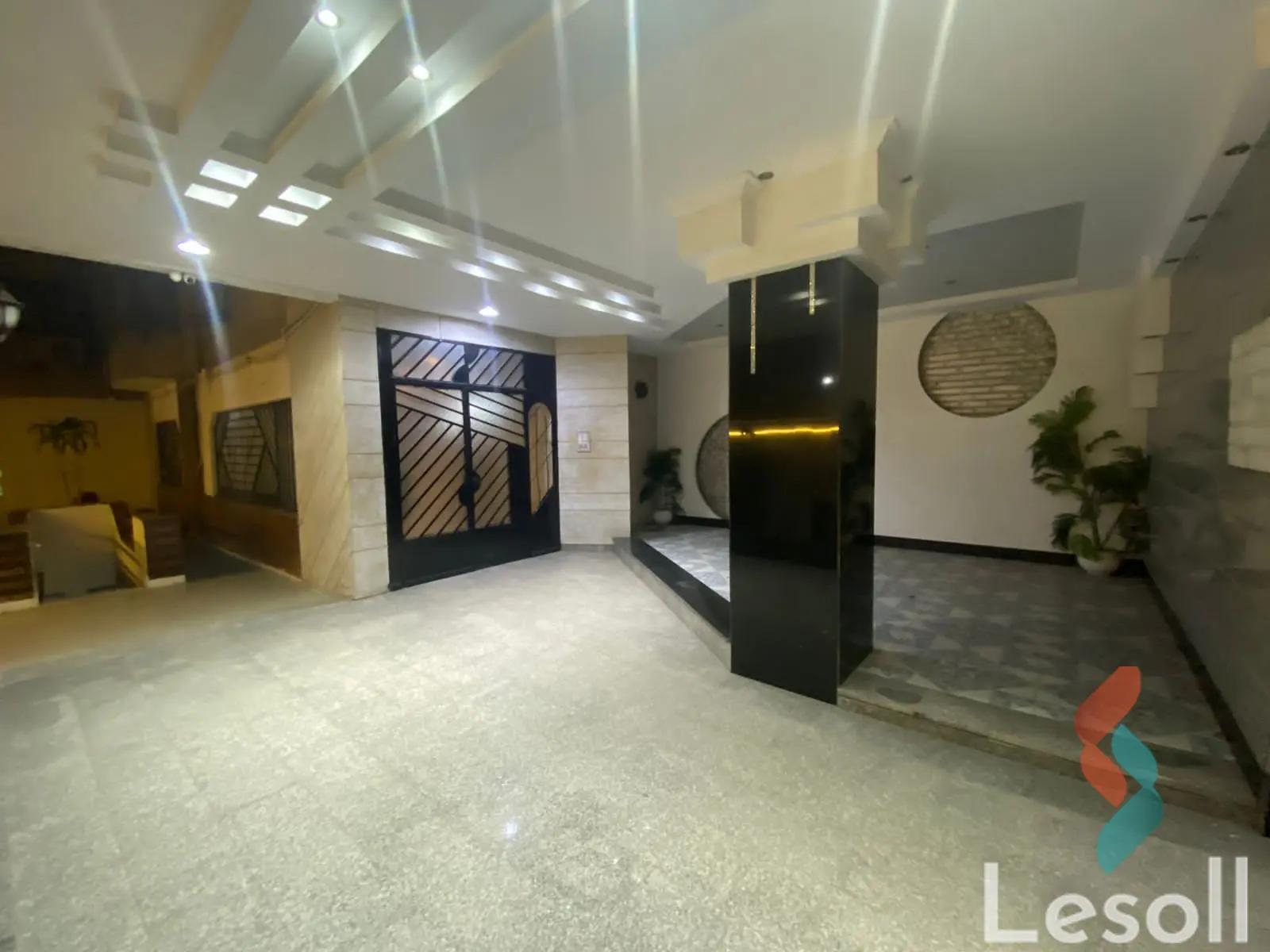 شقة للبيع بمساحة 300 متر و 4 غرف في  العجوزة الجيزة