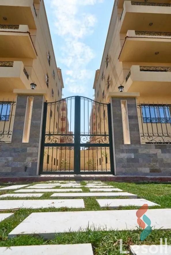 شقة للبيع بمساحة 275 متر و 4 غرف في  مدينة الشروق القاهرة - صورة 2