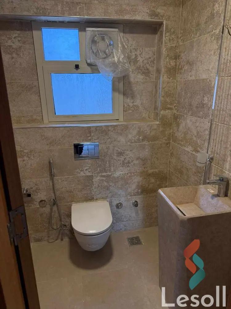 شقة للبيع بمساحة 200 متر و 3 غرف في  حدائق اكتوبر الجيزة - صورة 2