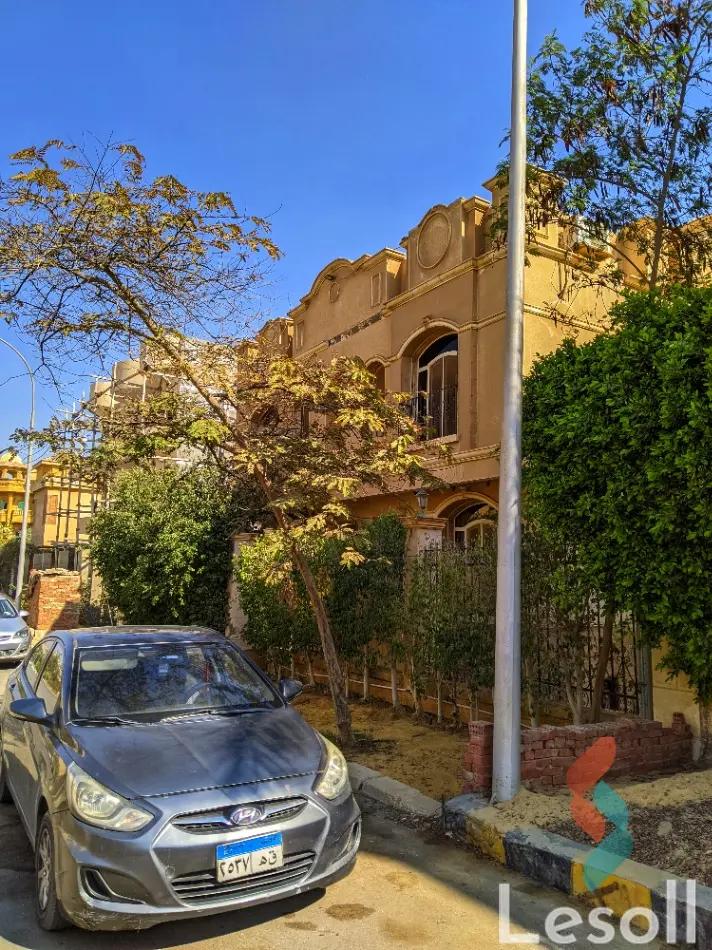فيلا للبيع بمساحة 880 متر و 8 غرف في  6 اكتوبر الجيزة