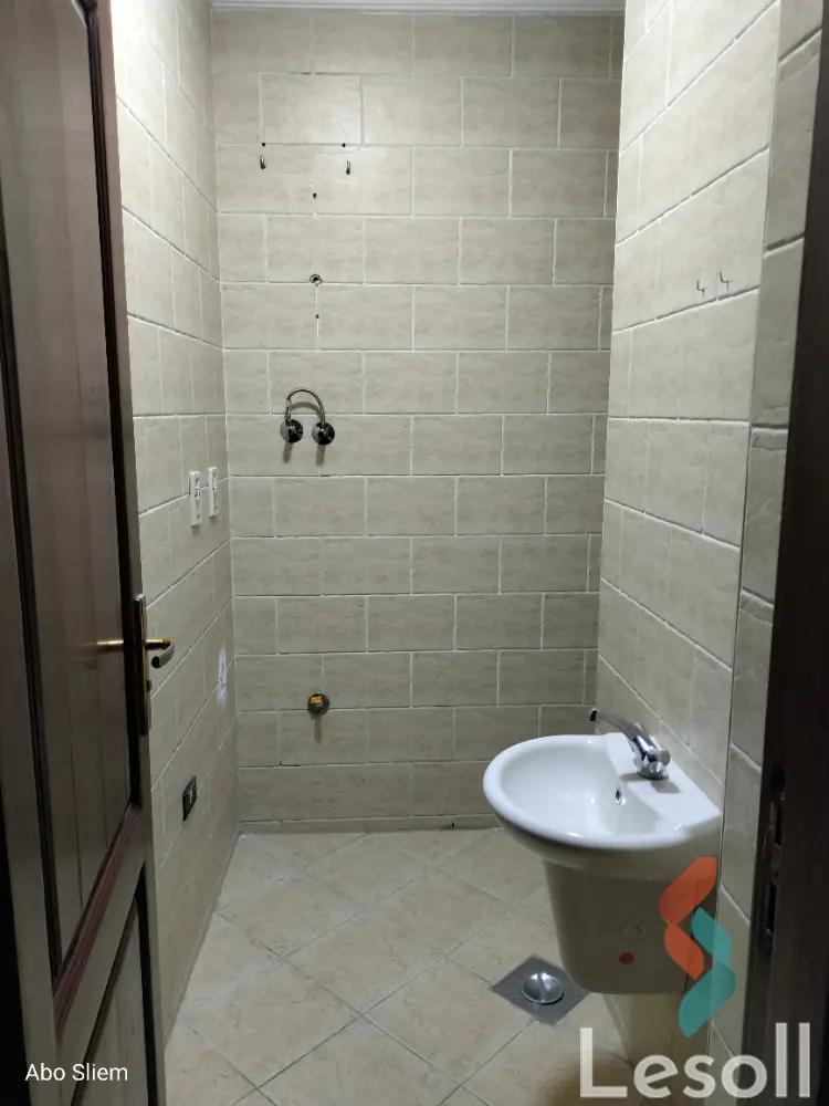 شقة للايجار الشهري بمساحة 230 متر و 4 غرف في المقطم القاهرة