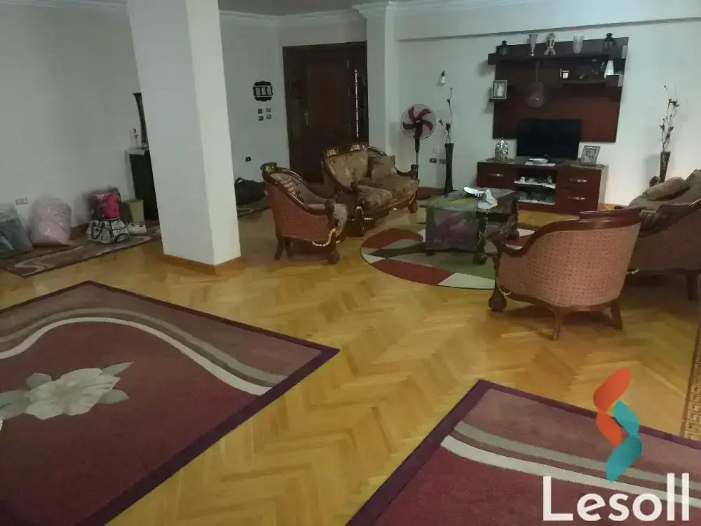 شقة بحديقة للايجار الشهري بمساحة 375 متر و 4 غرف في 6 اكتوبر الجيزة