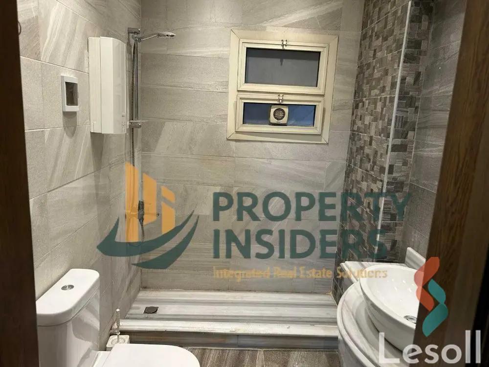 شقة للايجار السنوي بمساحة 275 متر و 3 غرف في الدقى الجيزة